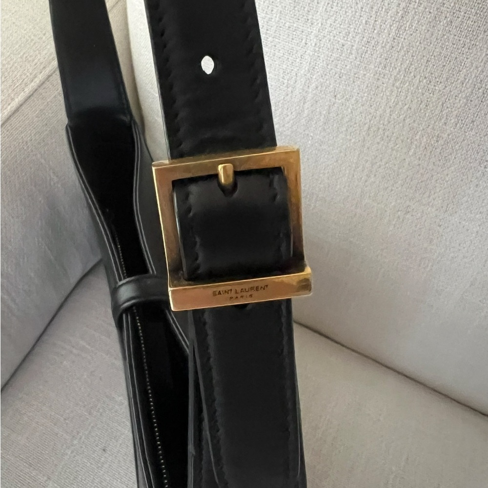 Yves Saint Laurent Black Leather Shoulder Bag - Picture 4 of 5